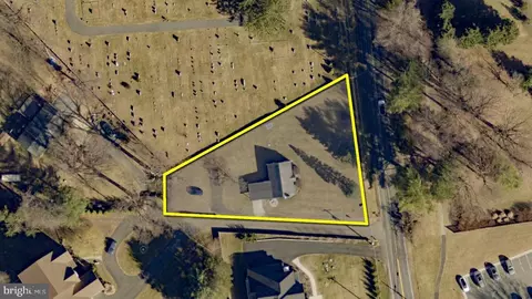 650 Walker Rd, Great Falls, VA 22066