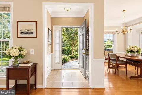 5303 D Birds View Ln #16, Alexandria, VA 22312