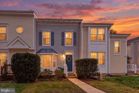 6647 Medinah Ln, Alexandria, VA 22312