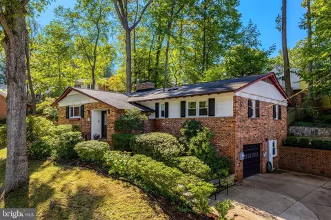 9137 Santayana Dr, Fairfax, VA 22031