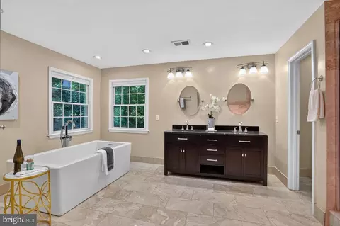 Bath - 7901 Georgetown Pike, Mclean, VA 22102 photo 6 of 8