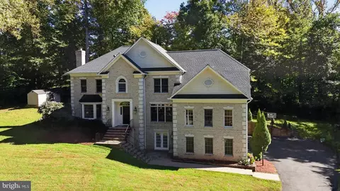 Exterior - 7901 Georgetown Pike, Mclean, VA 22102 photo 4 of 11