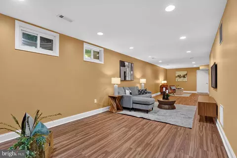 Living - 7901 Georgetown Pike, Mclean, VA 22102 photo 6 of 7