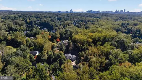 View/Area - 7901 Georgetown Pike, Mclean, VA 22102 photo 5 of 5