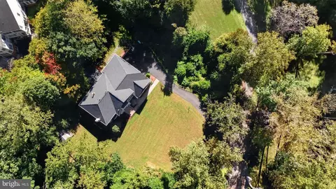 View/Area - 7901 Georgetown Pike, Mclean, VA 22102 photo 4 of 5