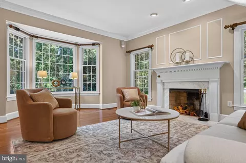 Living - 7901 Georgetown Pike, Mclean, VA 22102 photo 4 of 7