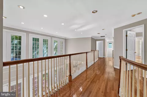 Entry Way - 7901 Georgetown Pike, Mclean, VA 22102 photo 10 of 12