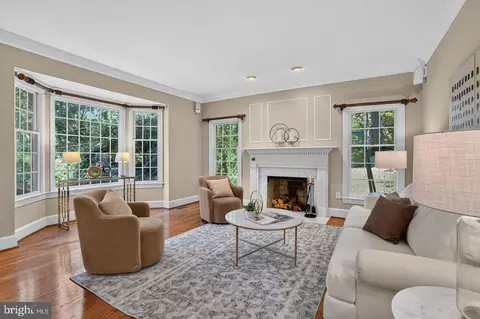 Living - 7901 Georgetown Pike, Mclean, VA 22102 photo 2 of 7