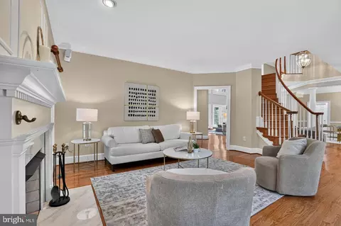Living - 7901 Georgetown Pike, Mclean, VA 22102 photo 3 of 7