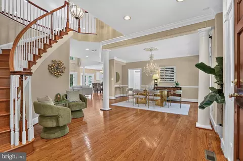 Entry Way - 7901 Georgetown Pike, Mclean, VA 22102 photo 2 of 12
