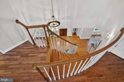 Entry Way - 7901 Georgetown Pike, Mclean, VA 22102 photo 9 of 12
