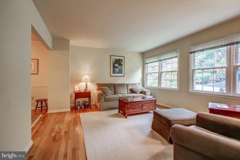 1814 Cranberry Ln, Reston, VA 20191 photo 4