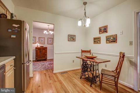 1814 Cranberry Ln, Reston, VA 20191 photo 13