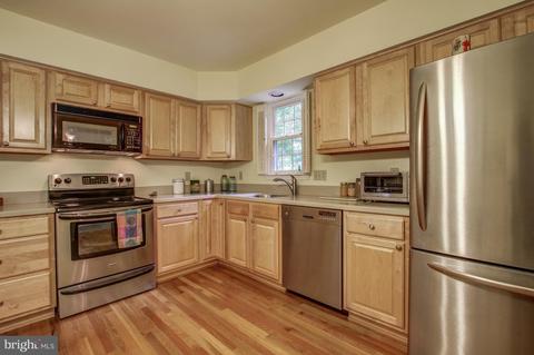 1814 Cranberry Ln, Reston, VA 20191 photo 9