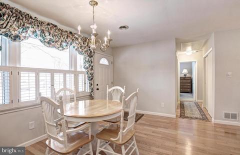 5303 Oldcastle Ln, Springfield, VA 22151 photo 9
