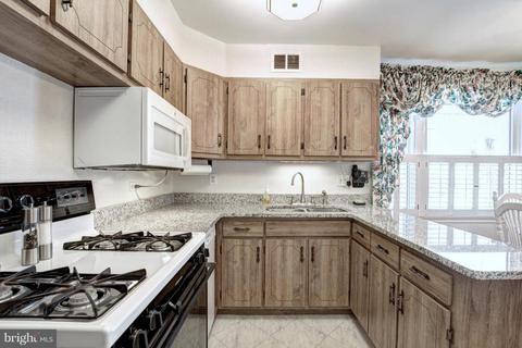 5303 Oldcastle Ln, Springfield, VA 22151 photo 12