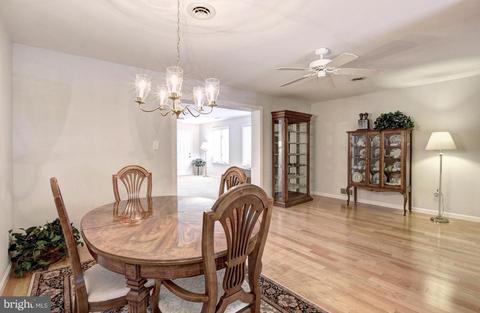 5303 Oldcastle Ln, Springfield, VA 22151 photo 7