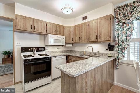5303 Oldcastle Ln, Springfield, VA 22151 photo 11