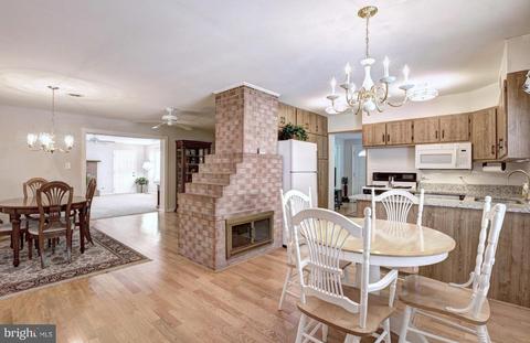 5303 Oldcastle Ln, Springfield, VA 22151 photo 8