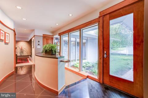 1706 Putter Ln, Reston, VA 20190 photo 2