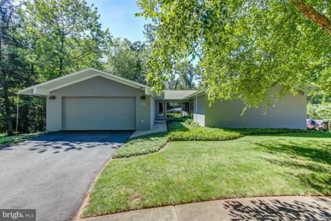 1706 Putter Ln, Reston, VA 20190 photo 1