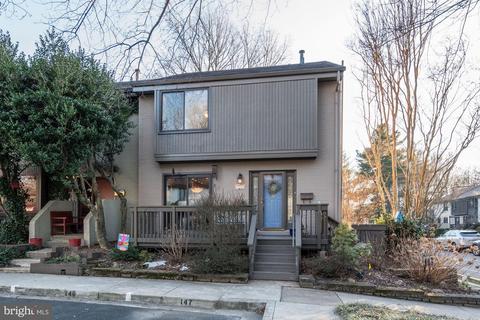 2035 Golf Course Dr, Reston, VA 20191 photo 1