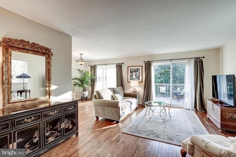 2035 Golf Course Dr, Reston, VA 20191 photo 8