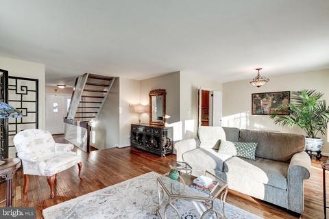 2035 Golf Course Dr, Reston, VA 20191 photo 9