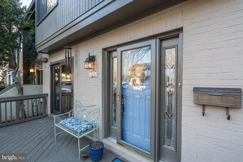 2035 Golf Course Dr, Reston, VA 20191 photo 4