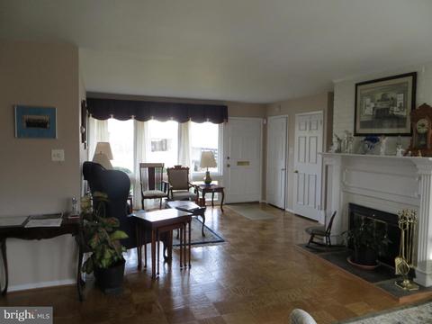 7503 Axton St, Springfield, VA 22151 photo 4