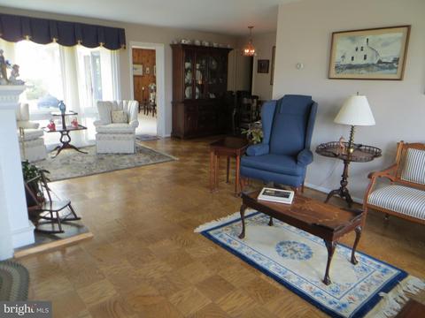 7503 Axton St, Springfield, VA 22151 photo 5