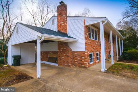 8505 Fairburn Dr, Springfield, VA 22152 photo 3