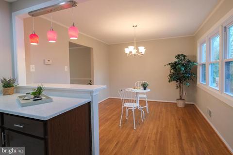 8505 Fairburn Dr, Springfield, VA 22152 photo 12
