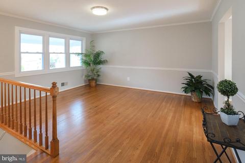 8505 Fairburn Dr, Springfield, VA 22152 photo 9
