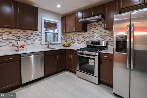 8505 Fairburn Dr, Springfield, VA 22152 photo 16