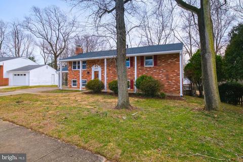 8505 Fairburn Dr, Springfield, VA 22152 photo 4