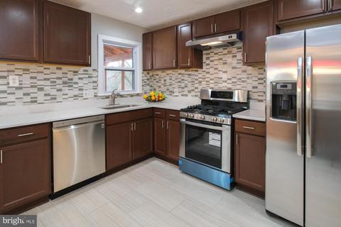 8505 Fairburn Dr, Springfield, VA 22152 photo 17