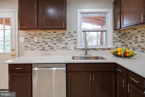 8505 Fairburn Dr, Springfield, VA 22152 photo 18