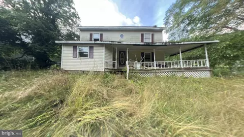 954 Wolf Creek Hwy, Narrows, VA 24124