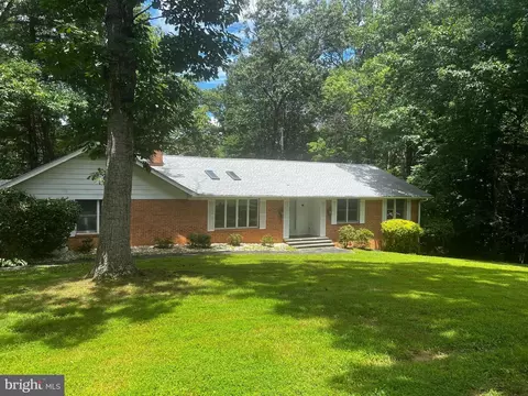 123 Country Club Dr, Stanardsville, VA 22973