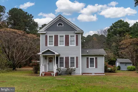 8881 Glass Rd, Hayes, VA 23072