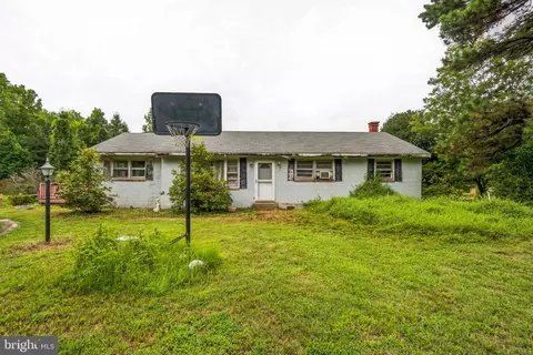 8382 Indian Rd, Gloucester, VA 23061