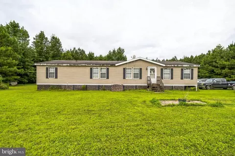 8396 Indian Rd, Gloucester, VA 23061