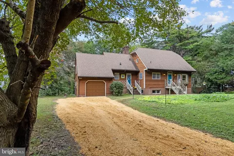 6559 Creek Rd, Hayes, VA 23072