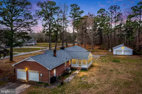 9829 Line Fence Rd, Hayes, VA 23072