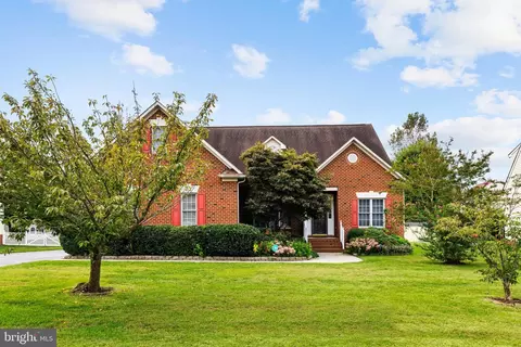 9465 Crescent View Dr, Mechanicsville, VA 23116