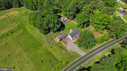10439 Ashcake Rd, Ashland, VA 23005