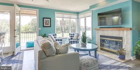 30 Brough Ln #203, Hampton, VA 23669