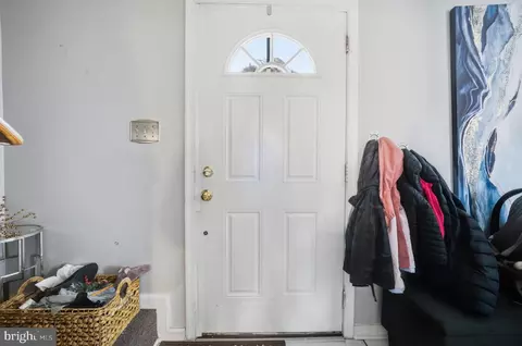 Entry Way - 24 Kettering Ln, Hampton, VA 23666 photo 1 of 6