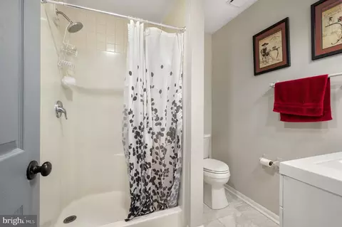 Bath - 106 Lighthouse Dr, Hampton, VA 23664 photo 1 of 5